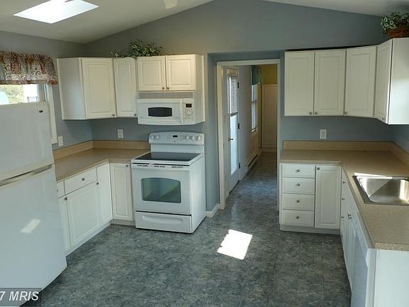 4th image of 8917 Kline Dr