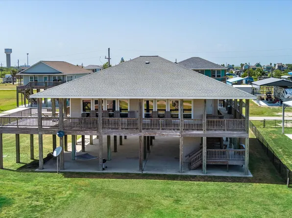 138 Verdia Dr, Crystal Beach, TX 77650