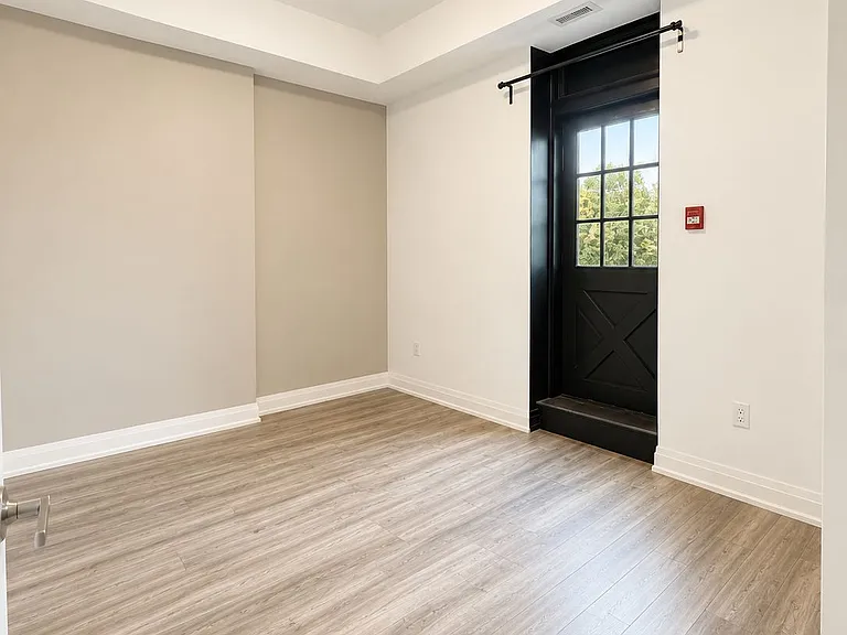 219 Jarvis St #5 — Photo 5
