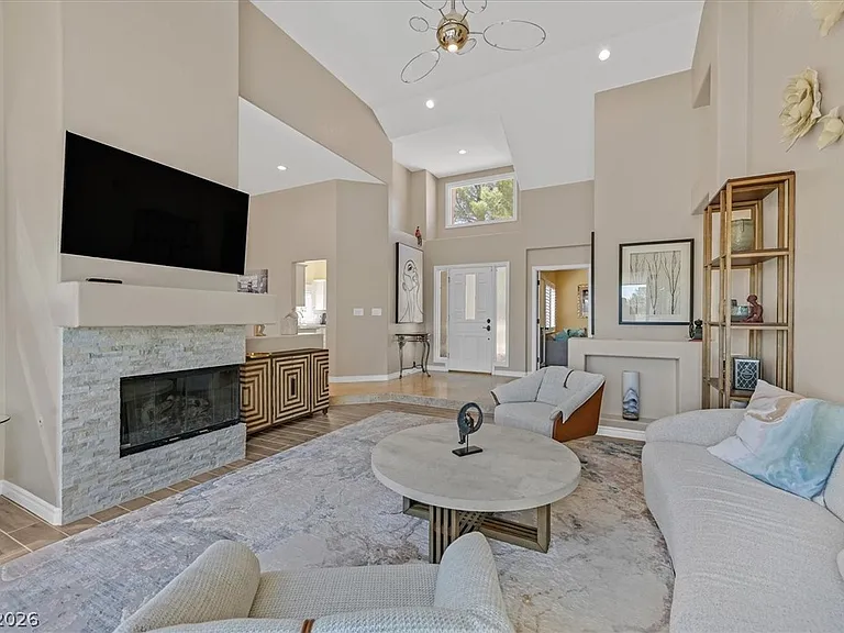 8161 Round Hills Cir — Photo 4