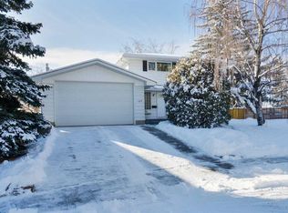 104 NE Dalgleish Bay NW, Calgary, AB T3A 1K8