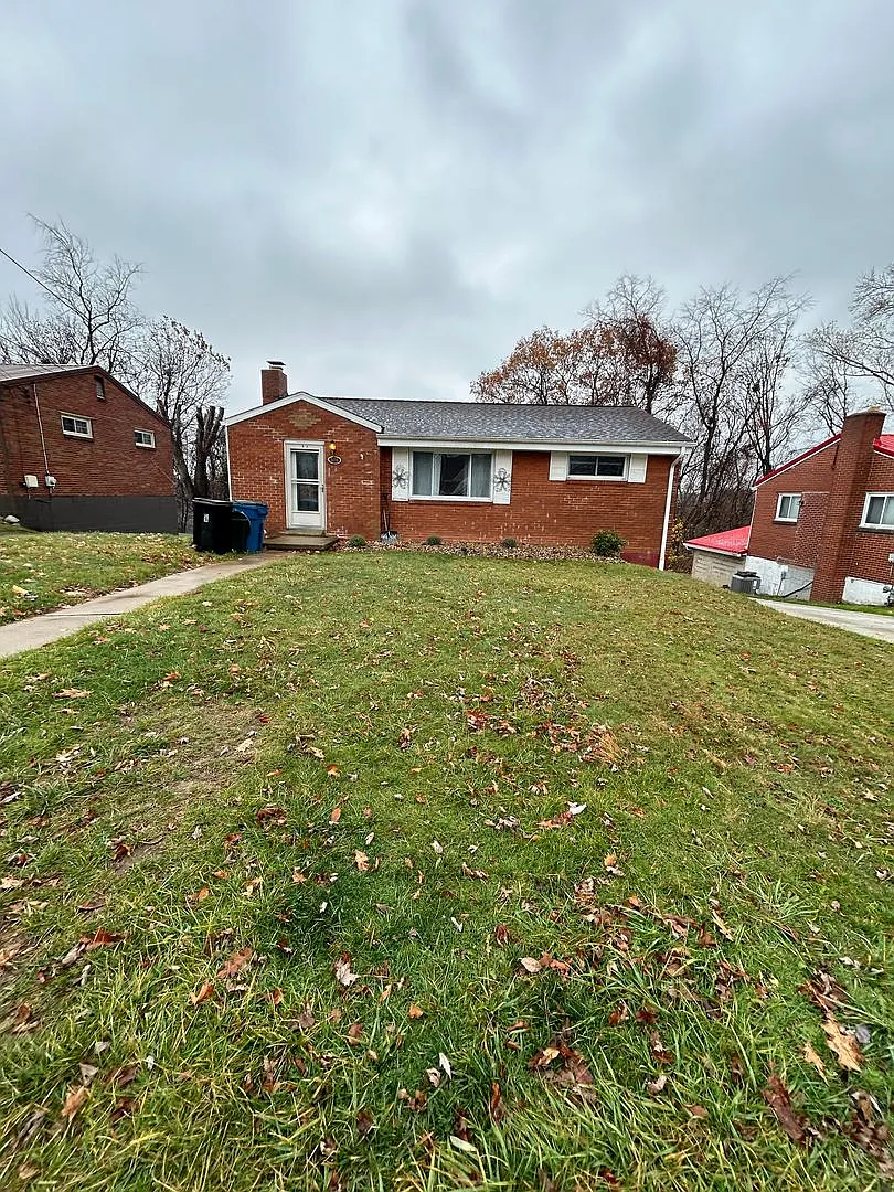 A Stylish Haven in Moon two., 3BR/2BA with a one car garage and lots of updates! — Photo 2