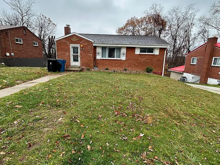 506 Crescent Boulevard Ext — Photo 2