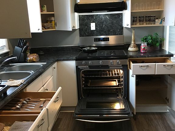 3rd image of 4915 Broadmoor Blvd