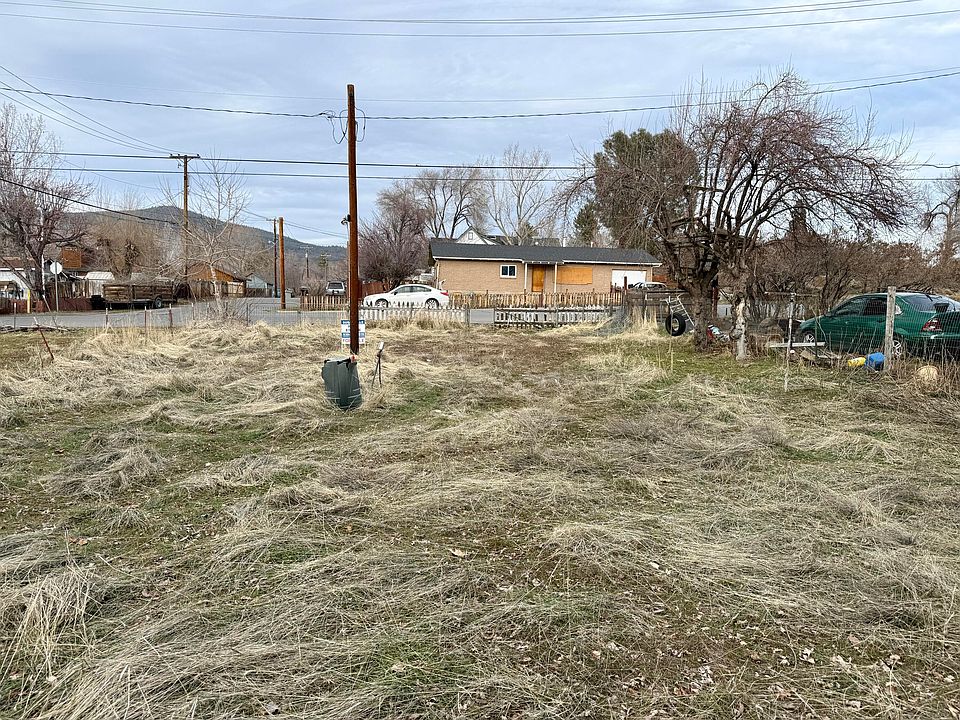 1st image of 1060 Mark St