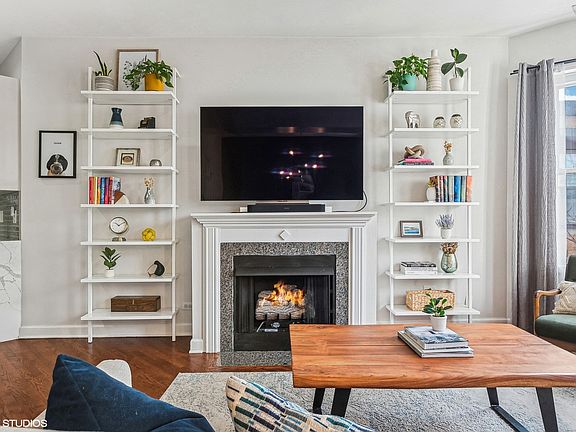 4th image of 3705 N Paulina St #3