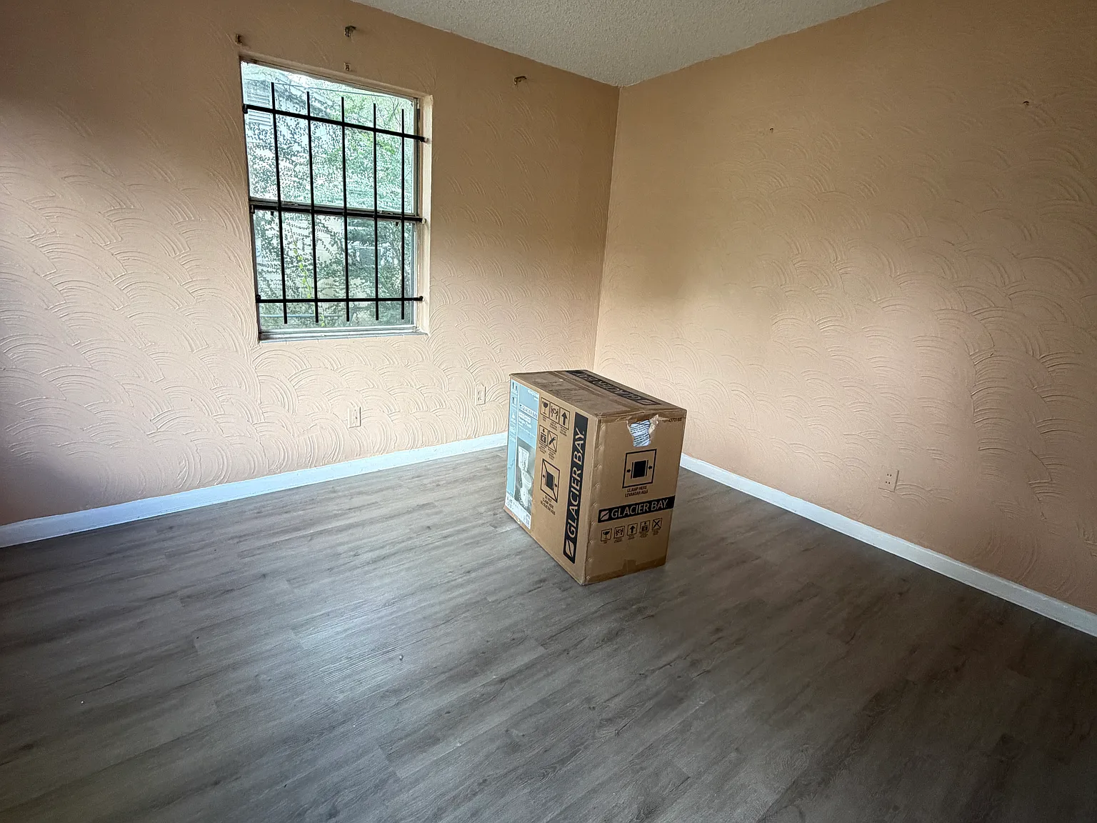 4 bed, 1016 sqft, $1,550 — Photo 2