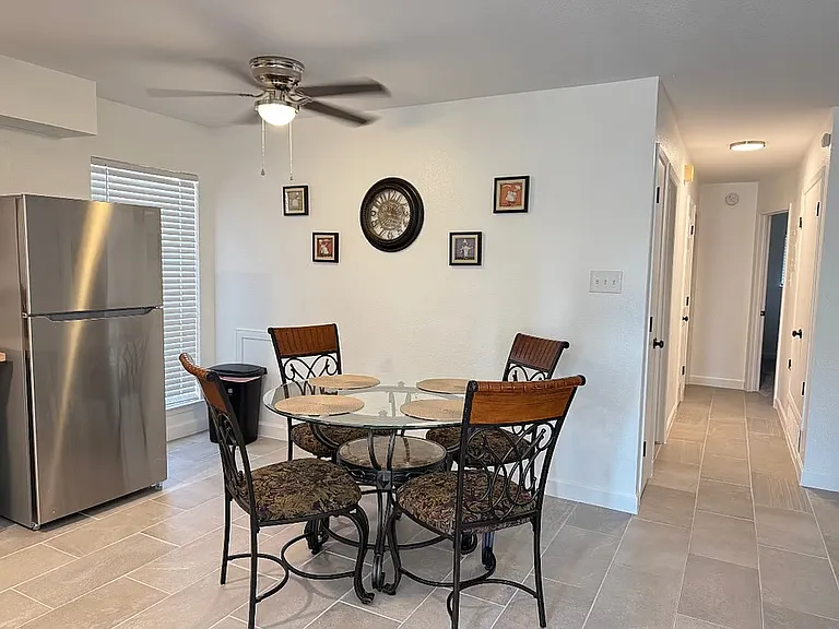 405 W Spruce Ave #A — Photo 4