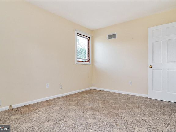 4th image of 109 Lake View Dr