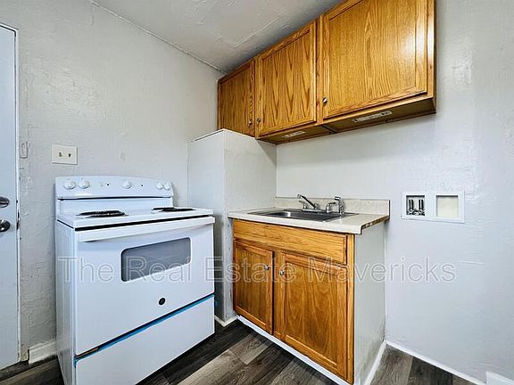 3rd image of 2208A Milne St