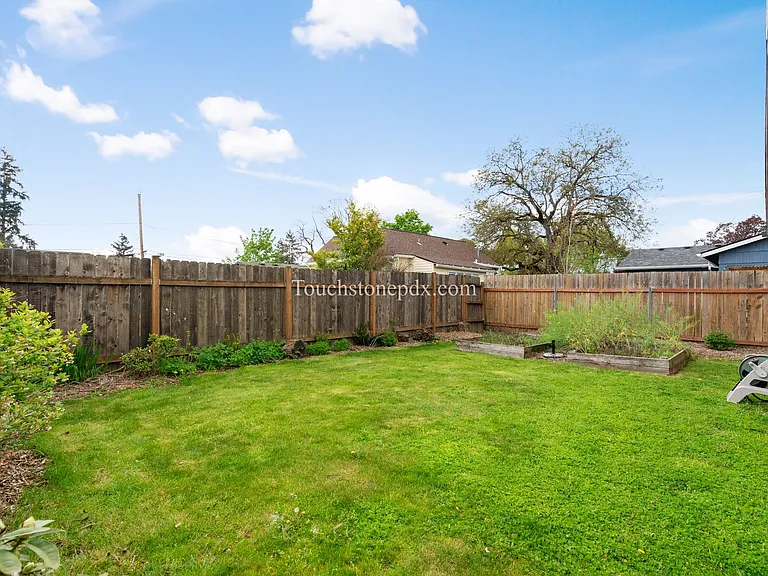 6718 SE Center St — Photo 25