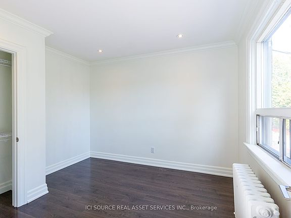 5th image of 253 Lakeshore Rd E #D