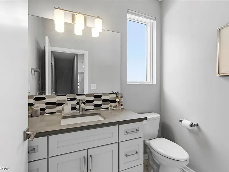 402 Jefferson Ave — Photo 4