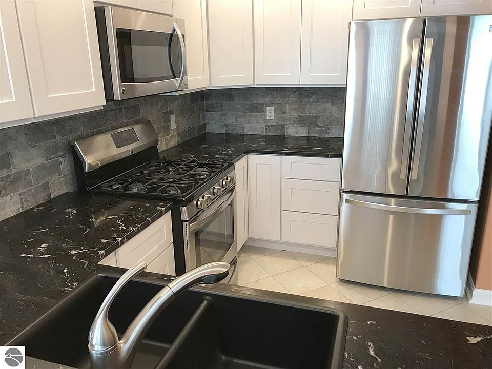 1st image of 4011 N Robin Hood Ln