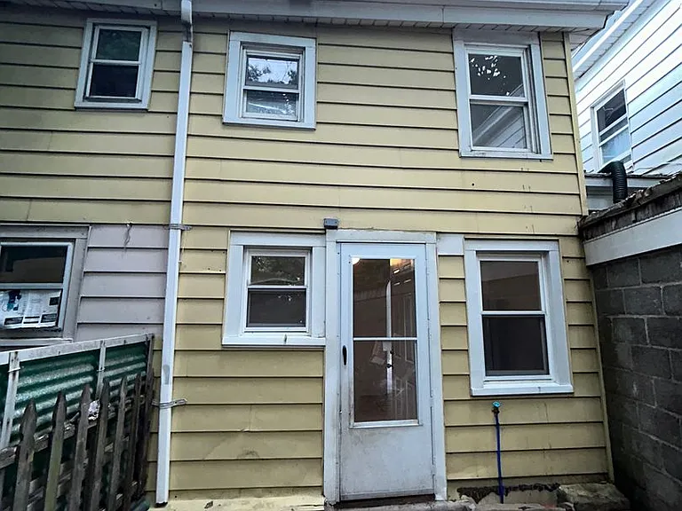 225 Home Ave — Photo 1