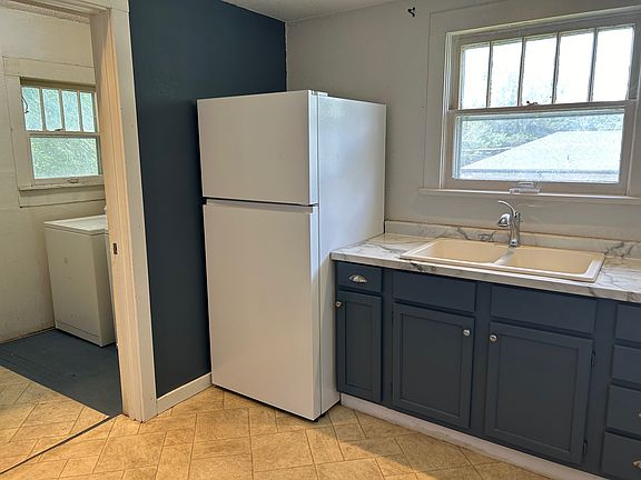 4th image of 1027 N C St