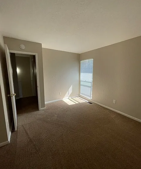 1665 Russell Ave — Photo 11