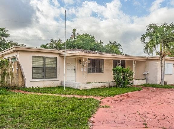3rd image of 3120 SW 17th St