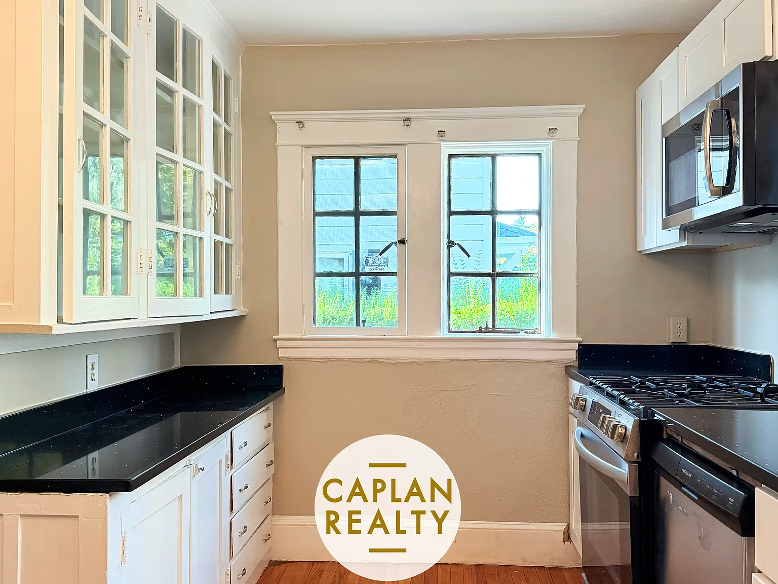 3 bed, 1.5 bath, $4,000 — Photo 3