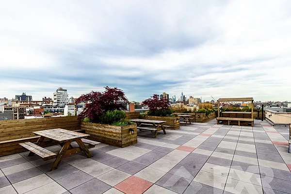 Rented by EXR | media 109