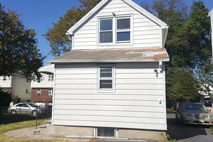2nd image of 1315 Avy St