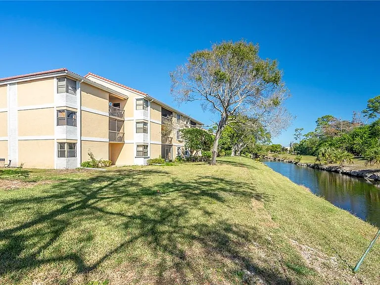 5701 Riverside Dr #106B6 — Photo 24