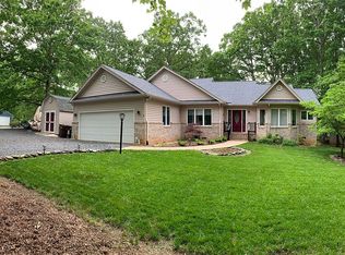 2 Barrett St, Palmyra, VA 22963