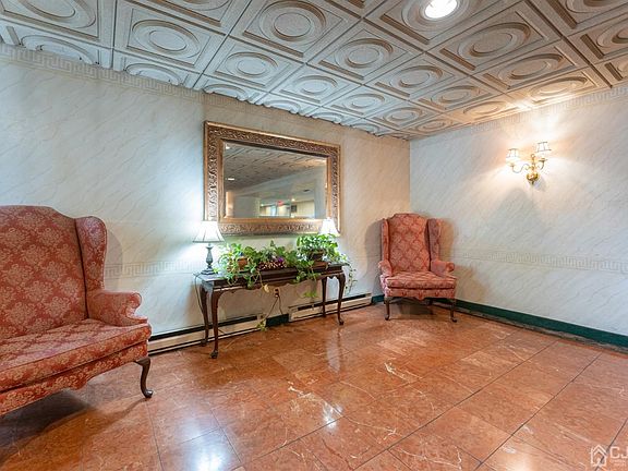 4th image of 19 Lyons Ave APT 303