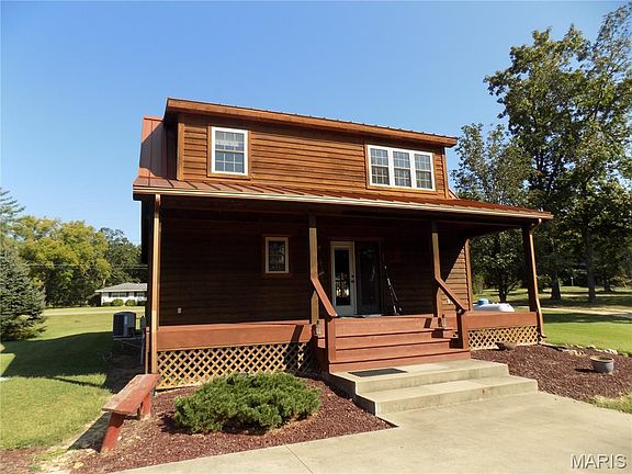 2nd image of 1308 Lake Dr