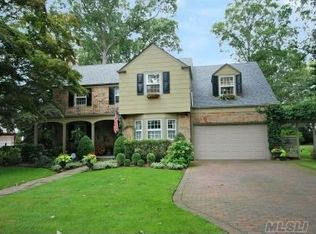 127 Roxen Rd, Rockville Centre, NY 11570