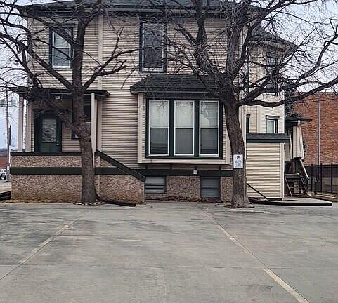 2nd image of 615 Willow Ave