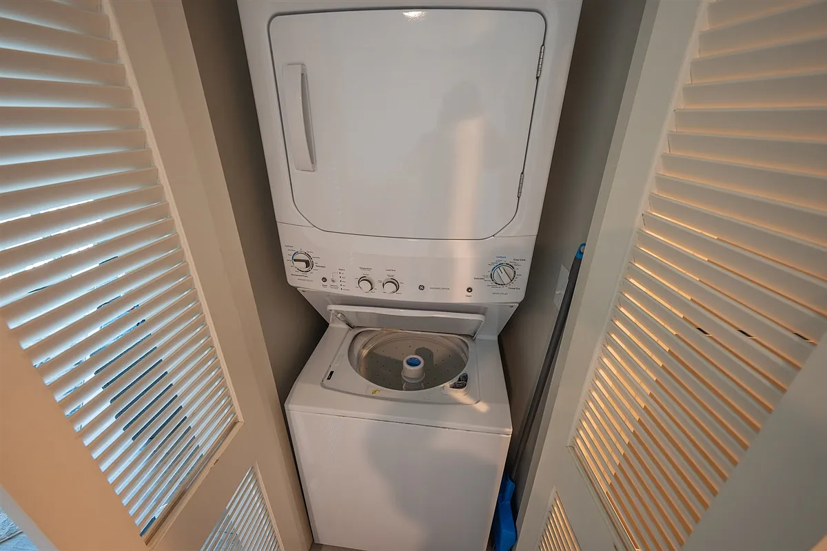 1 bed, 596 sqft, $1,300 — Photo 4