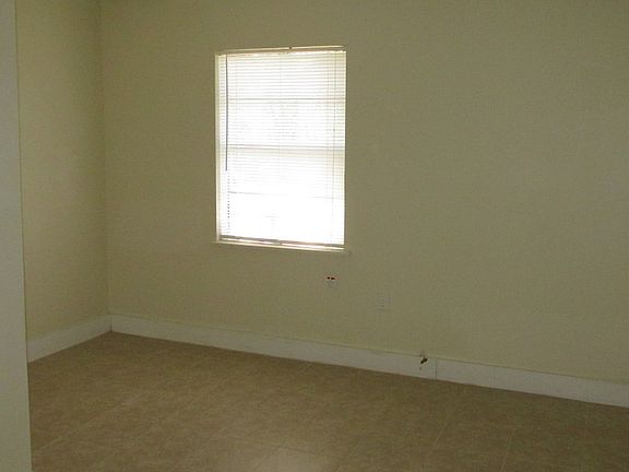 5th image of 575 Bee Ave