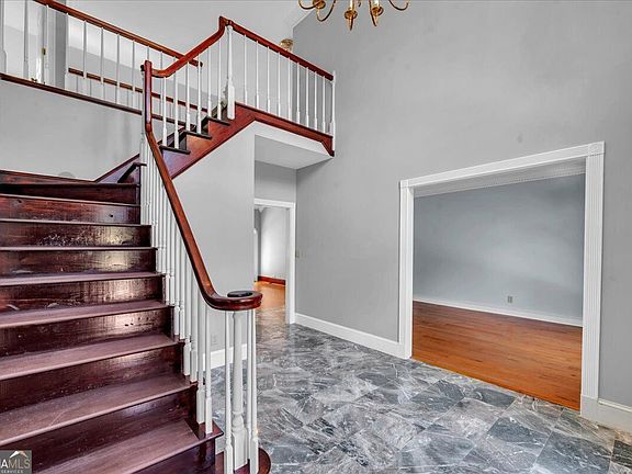 3rd image of 98 Beverly Dr