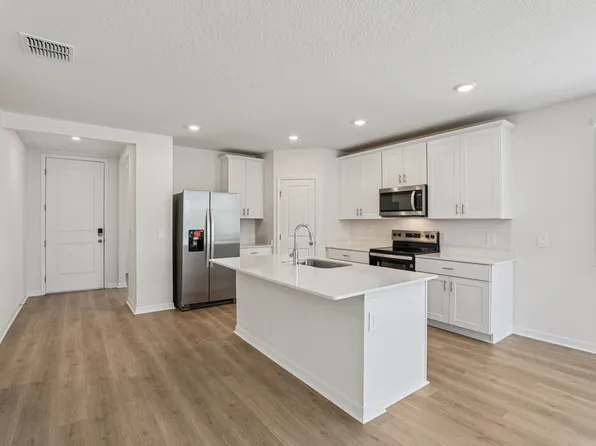 348 Castle Dr, Lake Alfred, FL 33850