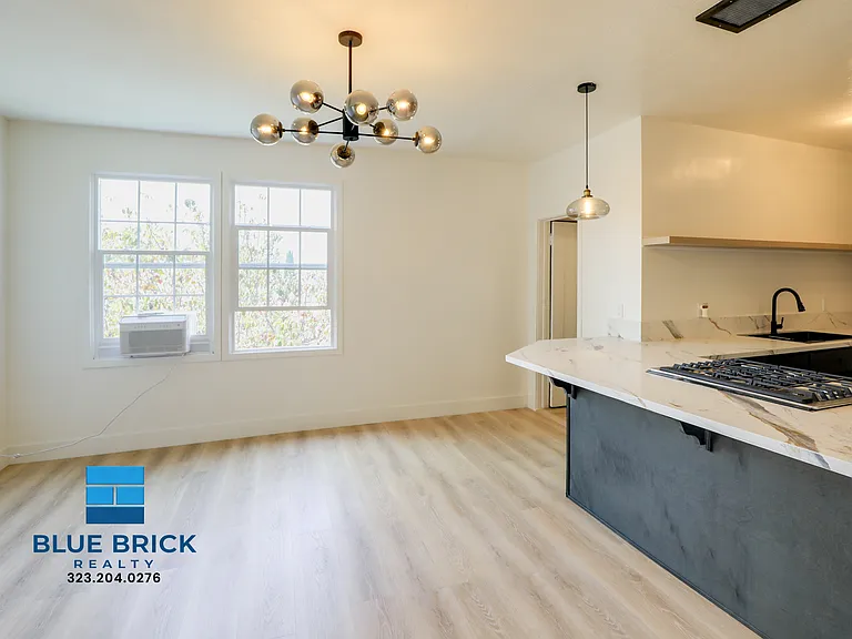 300 N Bonnie Brae St #302 — Photo 5