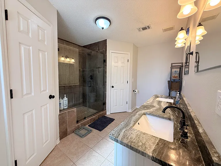 2414 Heritage Cir — Photo 19