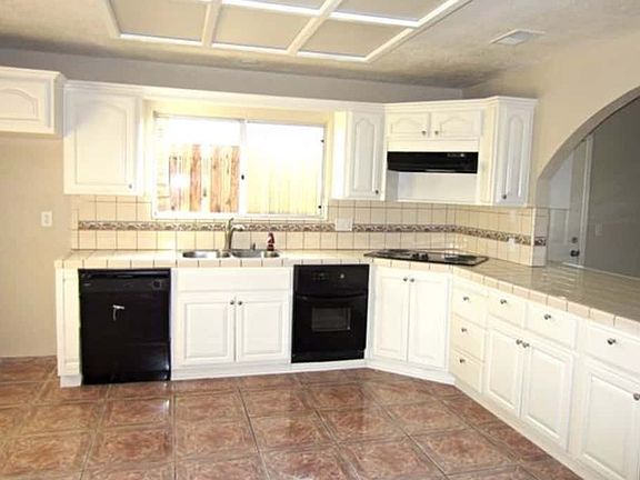 3rd image of 1092 N Ramona Dr
