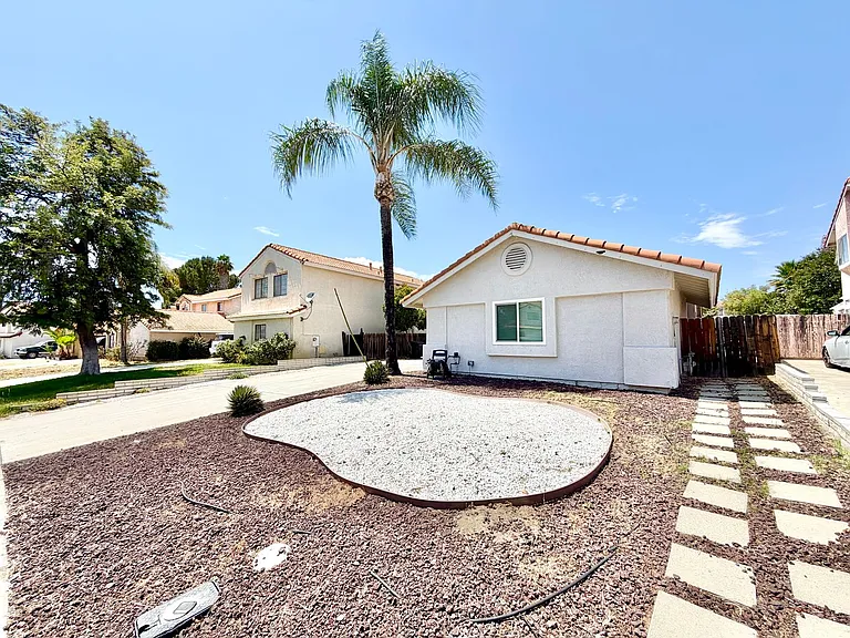 39721 Rustic Glen Dr — Photo 2