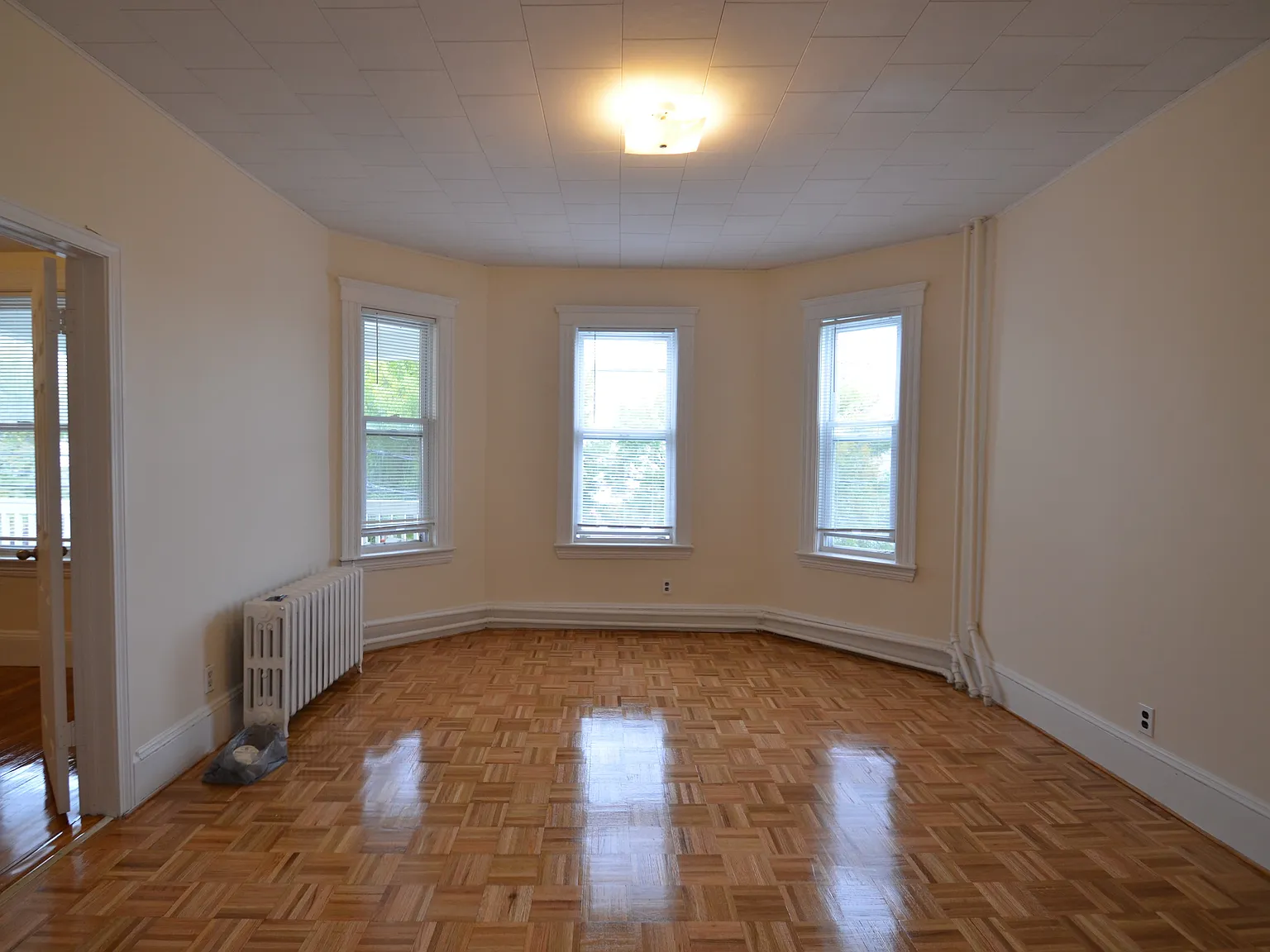 4 bed, 1100 sqft, $3,300 — Photo 4