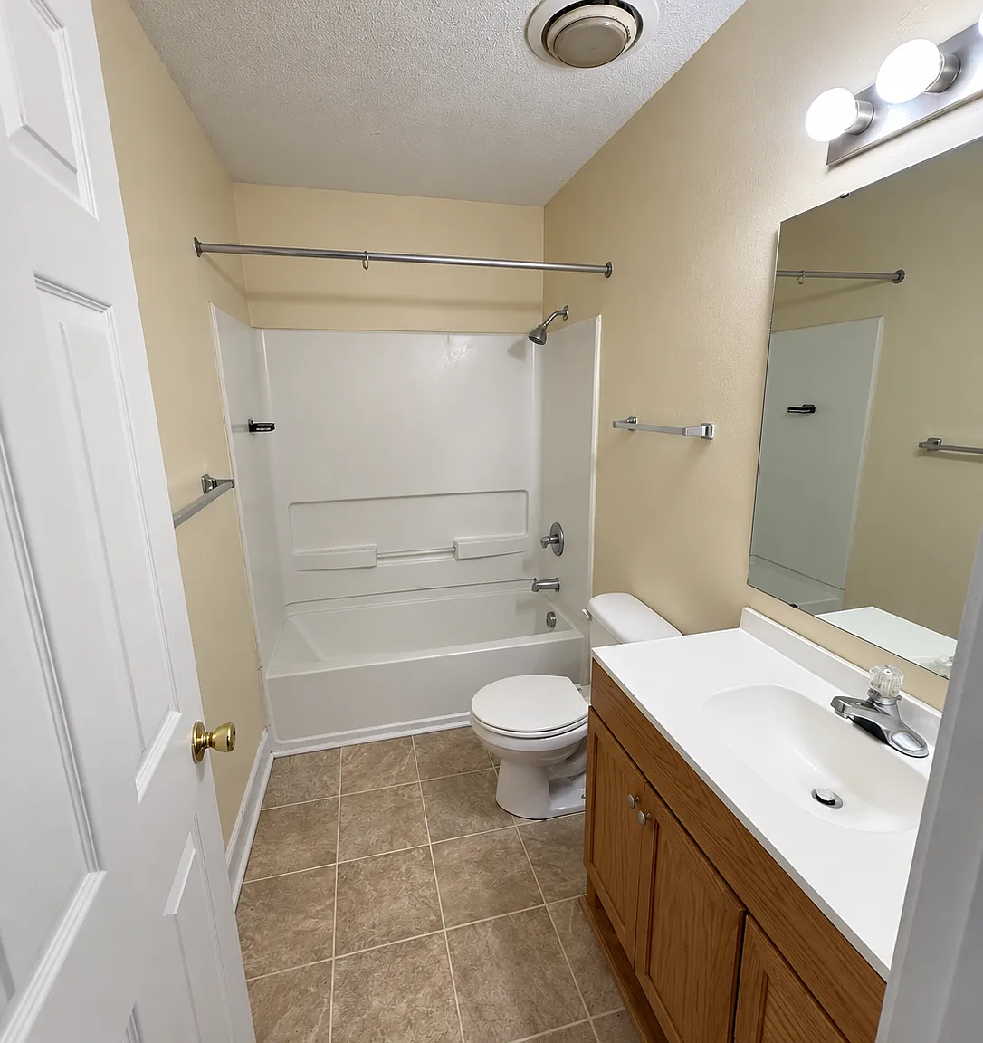 2 bed, 900 sqft, $1,050 — Photo 4
