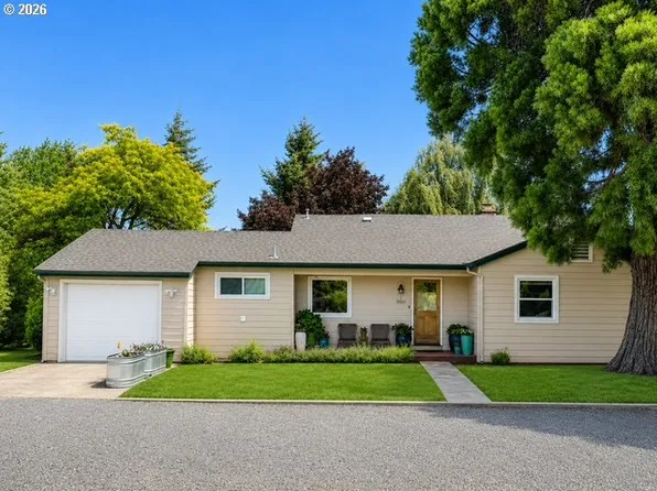 3200 Clemmons Dr, Hood River, OR 97031