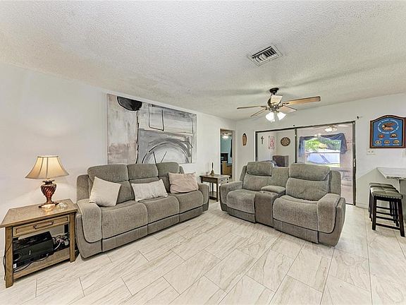4th image of 1520 Sunnyhills Dr
