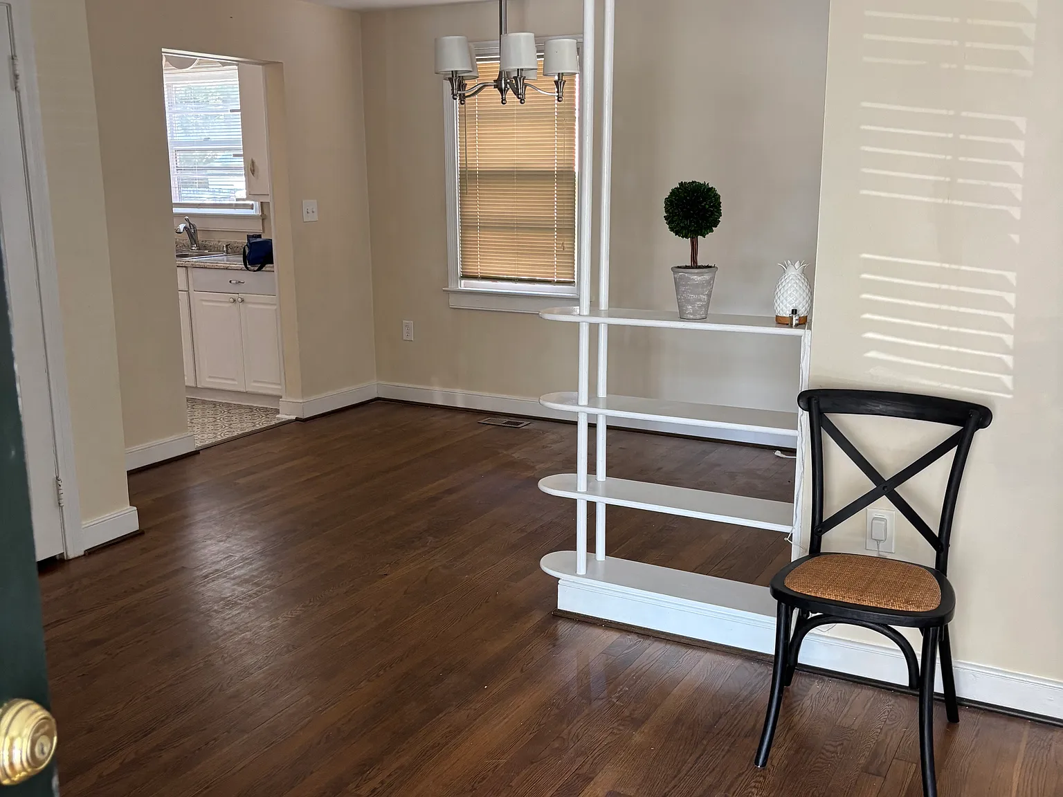 3 bed, 1024 sqft, $1,350 — Photo 4