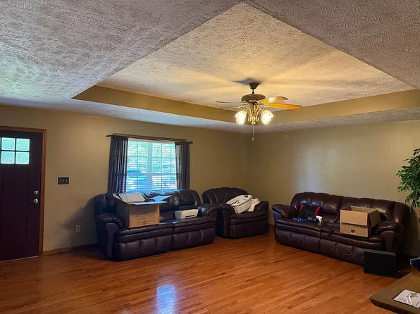 606 Campbell Ln, Jackson, TN 38301