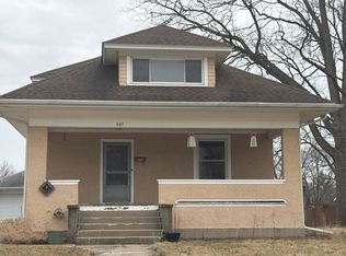 667 South St, Elgin, IL