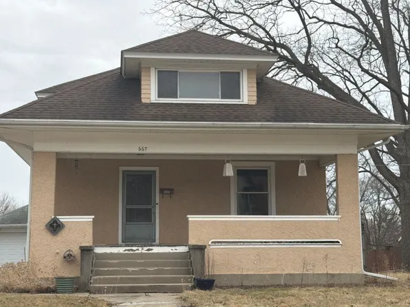 667 South St, Elgin, IL 60123