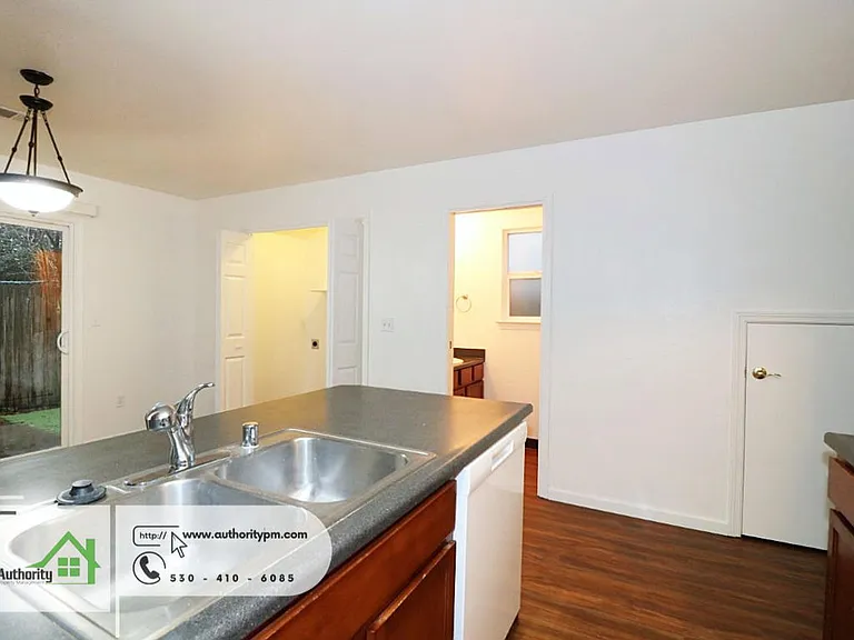 1729 Laurel Ave #B — Photo 10
