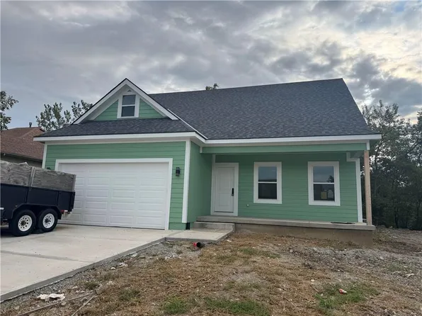 827 Old Paint Rd, Raymore, MO 64083