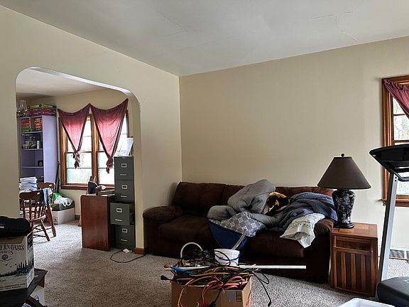 3rd image of 607 Leonard St
